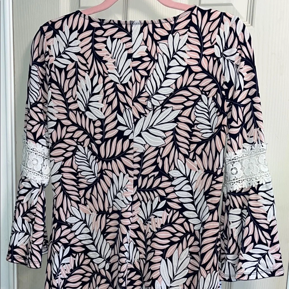 Floral Leaf Patterned Women's Top - Pink and Black - Picture 2 of 5